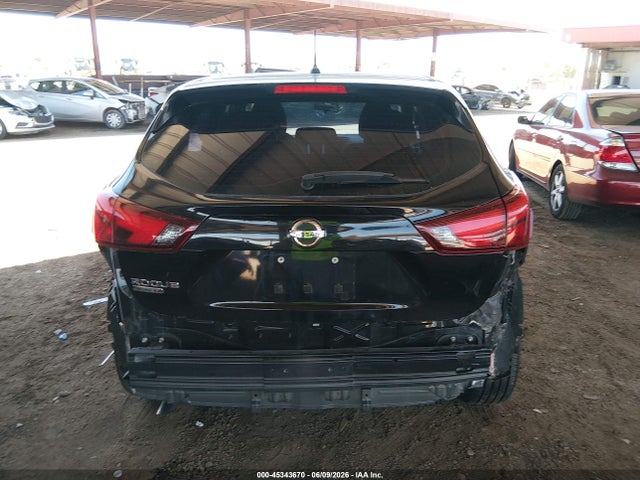 JN1BJ1CP0HW000323 Nissan Rogue Sport S