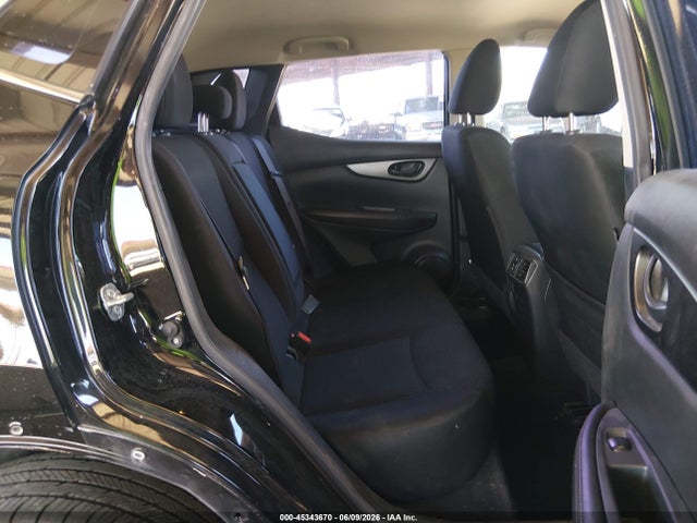 JN1BJ1CP0HW000323 Nissan Rogue Sport S