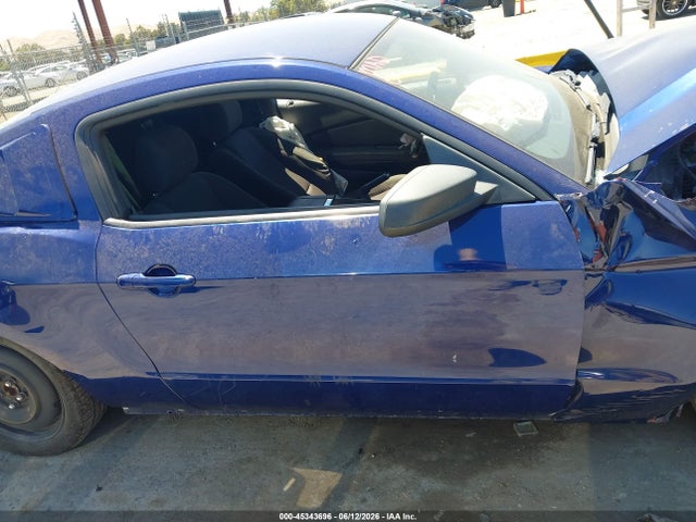 45343696 :رقم المزاد ، 1ZVBP8AMXE5278528 vin ، 2014 Ford Mustang V6 مزاد بيع