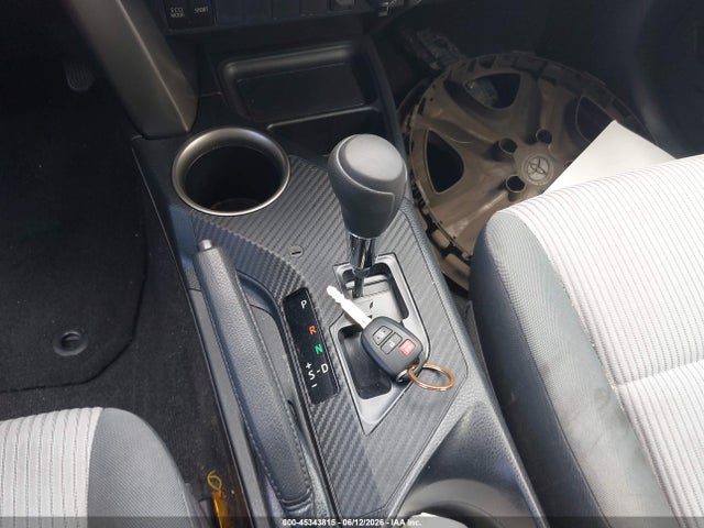 Toyota RAV4 LE 2015 JTMZFREV2FD052858 Image 11