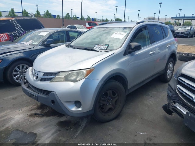 Toyota RAV4 LE 2015 JTMZFREV2FD052858 Image 2
