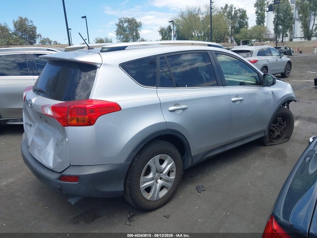 Toyota RAV4 LE 2015 JTMZFREV2FD052858 Image 4