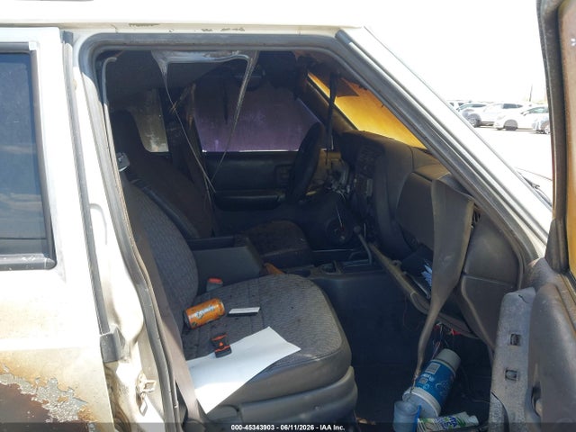 Продажа на аукционе авто 2000 Jeep Cherokee Sport, vin: 1J4FF48S0YL219888, номер лота: 45343903