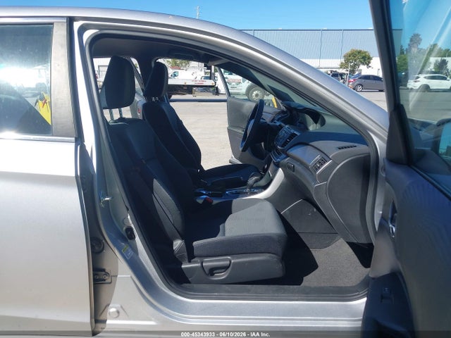 45343933 :رقم المزاد ، 1HGCR2F37FA157562 vin ، 2015 Honda Accord Lx مزاد بيع