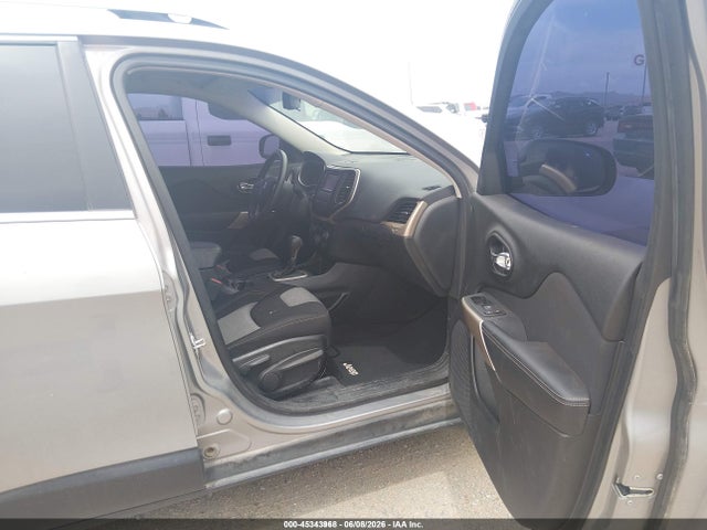 1C4PJLCX8JD590013 Jeep Cherokee Latitude Fwd