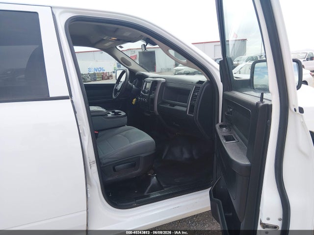 1C6RR7KG2JS315864 RAM 1500 Tradesman 4x4 5&#039;7 Box