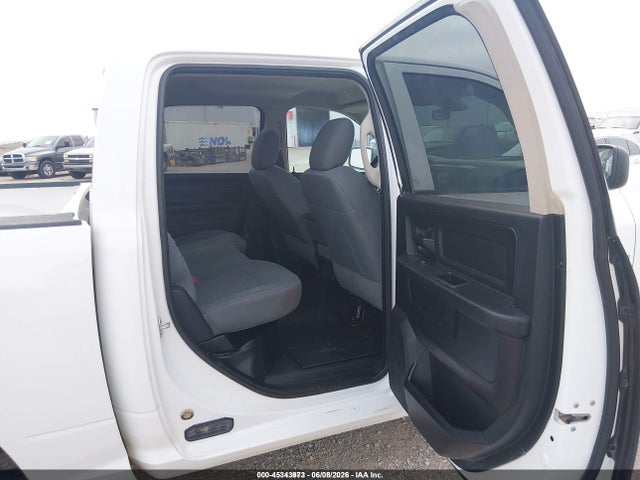 1C6RR7KG2JS315864 RAM 1500 Tradesman 4x4 5&#039;7 Box
