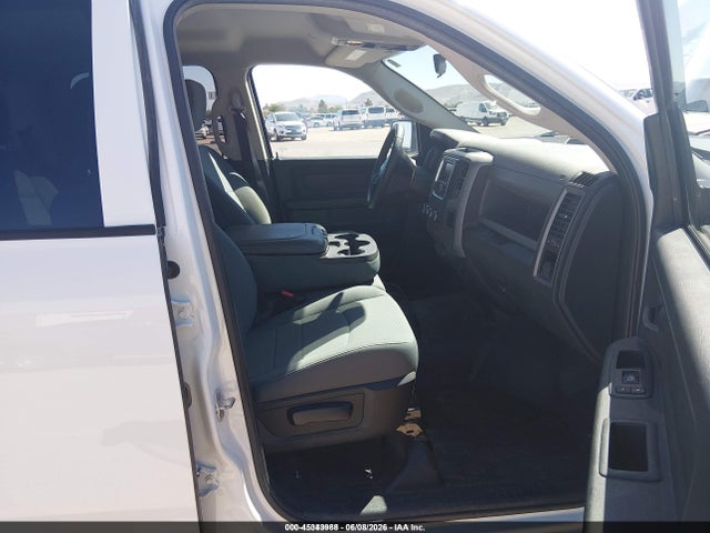 1C6RR6KG5JS317182 RAM 1500 Tradesman 4x2 5&#039;7 Box
