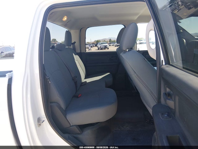 1C6RR6KG5JS317182 RAM 1500 Tradesman 4x2 5&#039;7 Box
