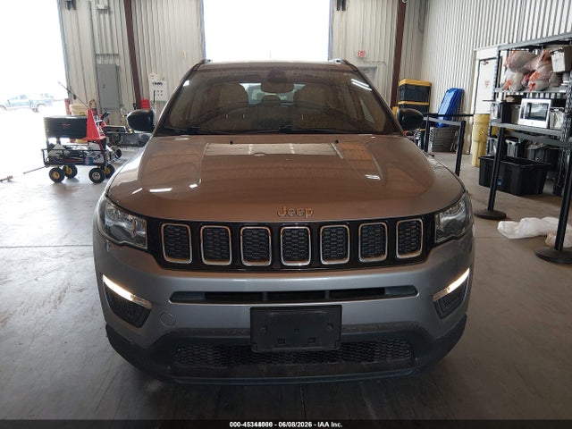 3C4NJDAB4JT422805 Jeep Compass Sport 4x4