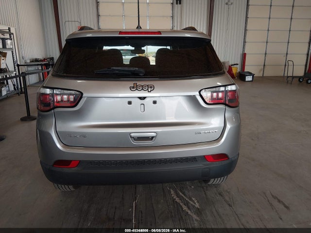 3C4NJDAB4JT422805 Jeep Compass Sport 4x4
