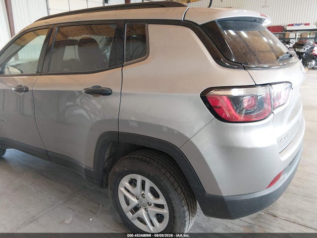 3C4NJDAB4JT422805 Jeep Compass Sport 4x4