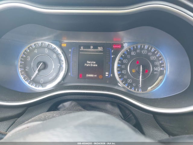 Продаж на аукціоні авто 2015 Chrysler 200 Limited, vin: 1C3CCCABXFN741861, номер лоту: 45344253