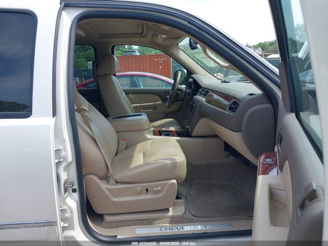 45344305 :رقم المزاد ، 1GNSKCE00BR399186 vin ، 2011 Chevrolet Tahoe Ltz مزاد بيع