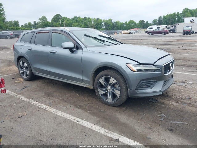 45344423 :رقم المزاد ، YV4102WK1L1036980 vin ، 2020 Volvo V60 Cross Country T5 مزاد بيع