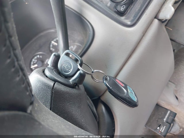 Продажа на аукционе авто 2000 Chevrolet Silverado 1500 Ls, vin: 2GCEC19W7Y1330292, номер лота: 45344744