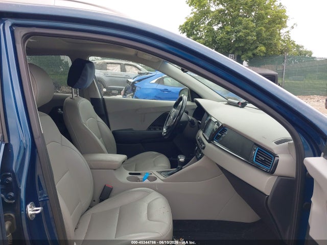 KNDCE3LC6K5356917 KIA Niro Touring