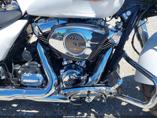 Harley-Davidson FLHX 2024 1HD1KB718RB638053 Image 8