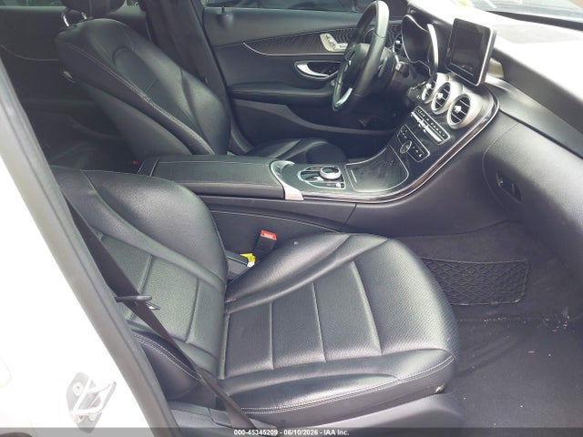 45345209 :رقم المزاد ، 55SWF4JB8HU216559 vin ، 2017 Mercedes-benz C 300 مزاد بيع