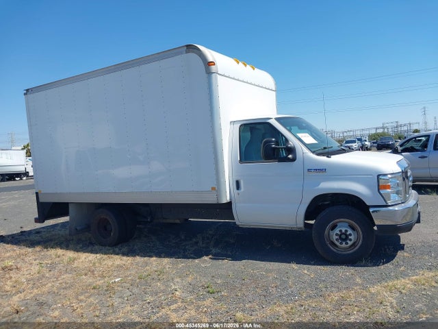 Ford E-350 Cutaway 2017 1FDWE3FS4HDC34034 Image 17