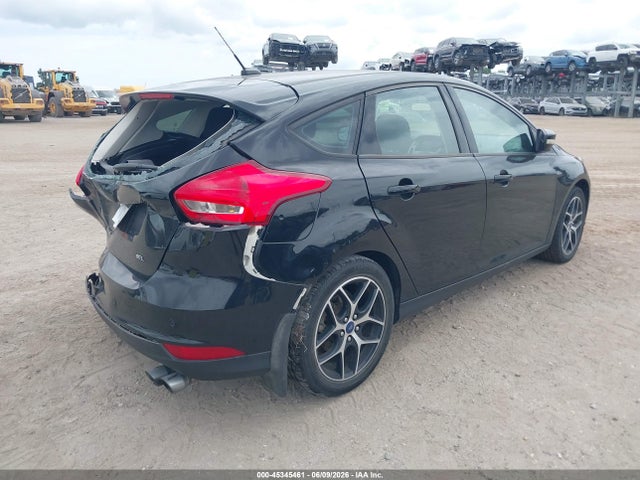 45345461 :رقم المزاد ، 1FADP3M23HL307947 vin ، 2017 Ford Focus Sel مزاد بيع