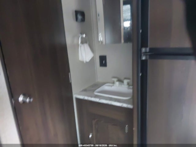 45345759 :رقم المزاد ، 4YDT26029L3100979 vin ، 2020 Keystone Travel Trailer مزاد بيع