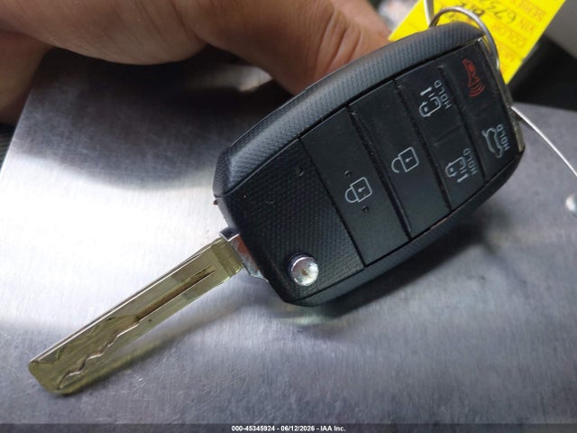 Продаж на аукціоні авто 2021 Kia Sedona Lx, vin: KNDMB5C17M6673724, номер лоту: 45345924