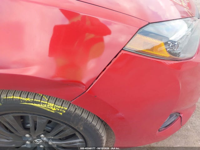 45346177 :رقم المزاد ، 2T1BURHE8JC034468 vin ، 2018 Toyota Corolla Le مزاد بيع