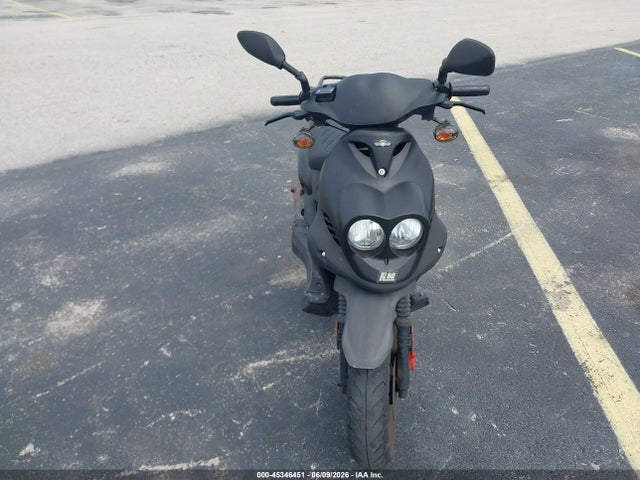 Genuine Scooter Co. Roughhouse 50 2022 RFVPMP200N1022810 Image 5