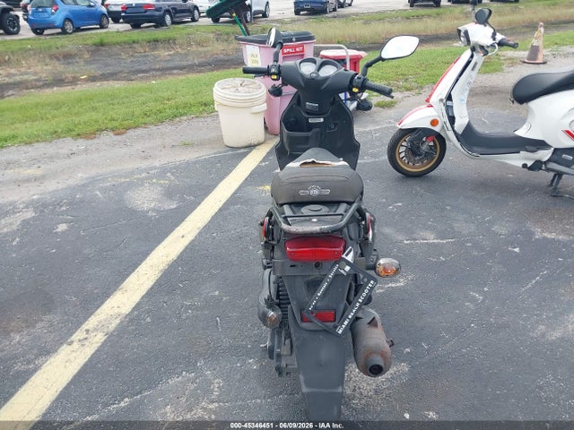 Genuine Scooter Co. Roughhouse 50 2022 RFVPMP200N1022810 Image 6