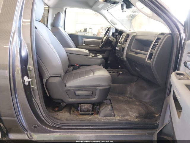 45346518 :رقم المزاد ، 3C63R3ATXGG318637 vin ، 2016 Ram 3500 Tradesman مزاد بيع
