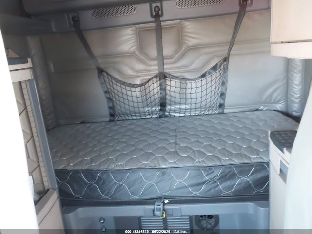 Продажа на аукционе авто 2016 Freightliner Cascadia 125, vin: 3AKJGLD5XGSHD3264, номер лота: 45346519