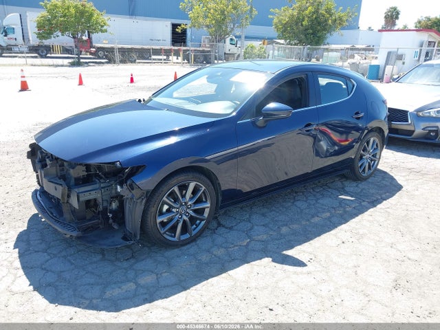 Mazda Mazda3 Preferred Package 2019 JM1BPBMM1K1139709 Image 2