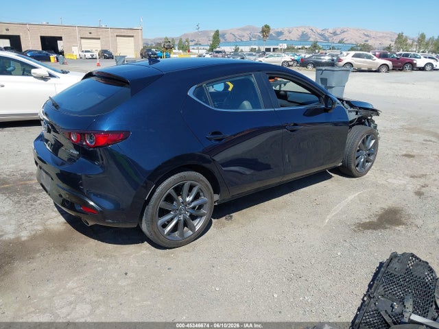 Mazda Mazda3 Preferred Package 2019 JM1BPBMM1K1139709 Image 4