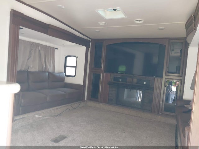 Продаж на аукціоні авто 2016 Forest River Sandpiper 377flik, vin: 4X4FSAP21GJ032391, номер лоту: 45346941