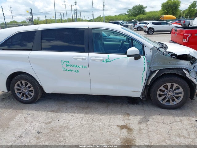 Toyota SIENNA LE 2021 5TDKRKEC2MS028723 Image 13