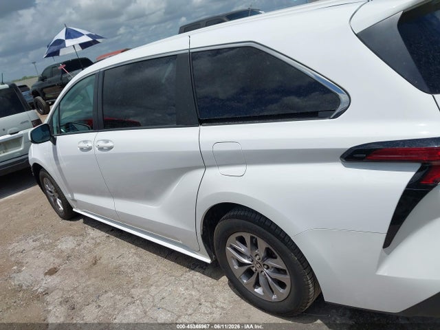 5TDKRKEC2MS028723 Toyota SIENNA LE
