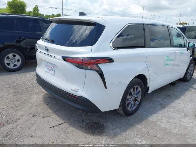 Toyota SIENNA LE 2021 5TDKRKEC2MS028723 Image 4