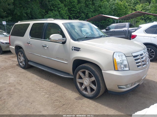 45347120 :رقم المزاد ، 1GYS4HEF3BR387354 vin ، 2011 Cadillac Escalade Esv Luxury مزاد بيع