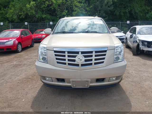 45347120 :رقم المزاد ، 1GYS4HEF3BR387354 vin ، 2011 Cadillac Escalade Esv Luxury مزاد بيع