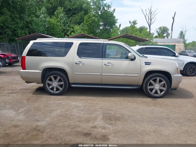 45347120 :رقم المزاد ، 1GYS4HEF3BR387354 vin ، 2011 Cadillac Escalade Esv Luxury مزاد بيع