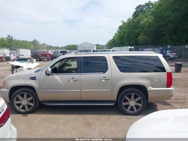 45347120 :رقم المزاد ، 1GYS4HEF3BR387354 vin ، 2011 Cadillac Escalade Esv Luxury مزاد بيع
