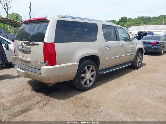 45347120 :رقم المزاد ، 1GYS4HEF3BR387354 vin ، 2011 Cadillac Escalade Esv Luxury مزاد بيع