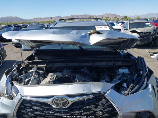 Toyota Highlander Limited 2022 5TDYZRAH1NS091205 Image 10