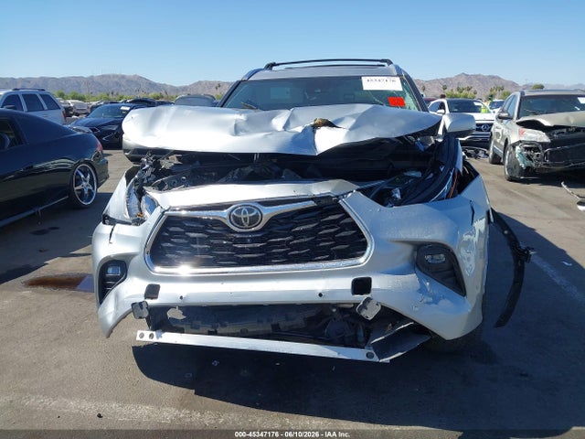 Toyota Highlander Limited 2022 5TDYZRAH1NS091205 Image 12