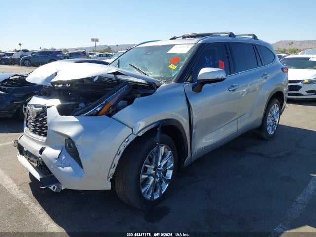 Toyota Highlander Limited 2022 5TDYZRAH1NS091205 Image 2