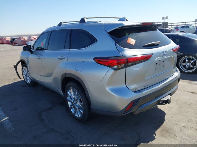 Toyota Highlander Limited 2022 5TDYZRAH1NS091205 Image 3