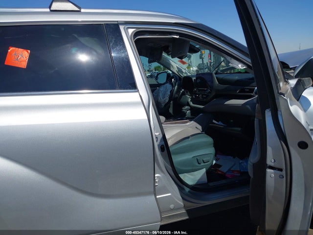 Toyota Highlander Limited 2022 5TDYZRAH1NS091205 Image 5