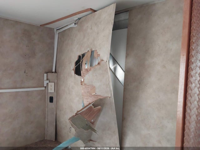 45347564 :رقم المزاد ، 1HTMPAFM98H542016 vin ، 2008 International 4000 4200 مزاد بيع