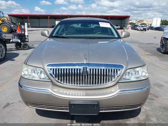 Aukcja sprzedaży 2003 Lincoln Town Car Executive, vin: 1LNHM81W33Y670426, numer aukcji: 45347565